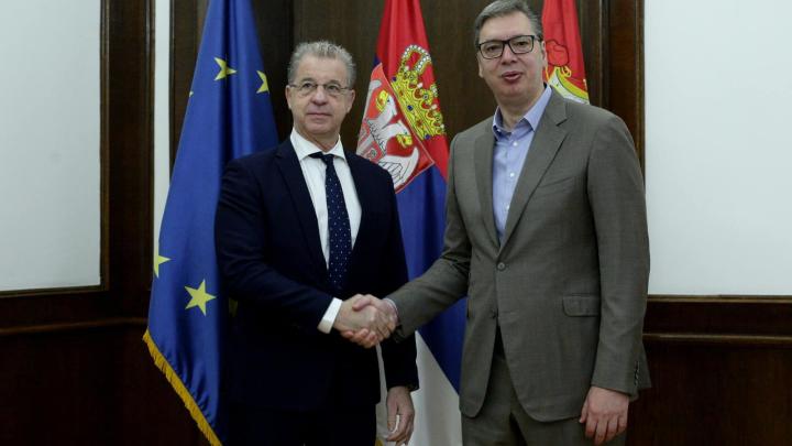 Prosecutor Serge Brammertz and Serbian President Aleksandar Vucic