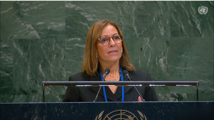 Headshot of the President Gatti Santana during her speech before the General Assembly.